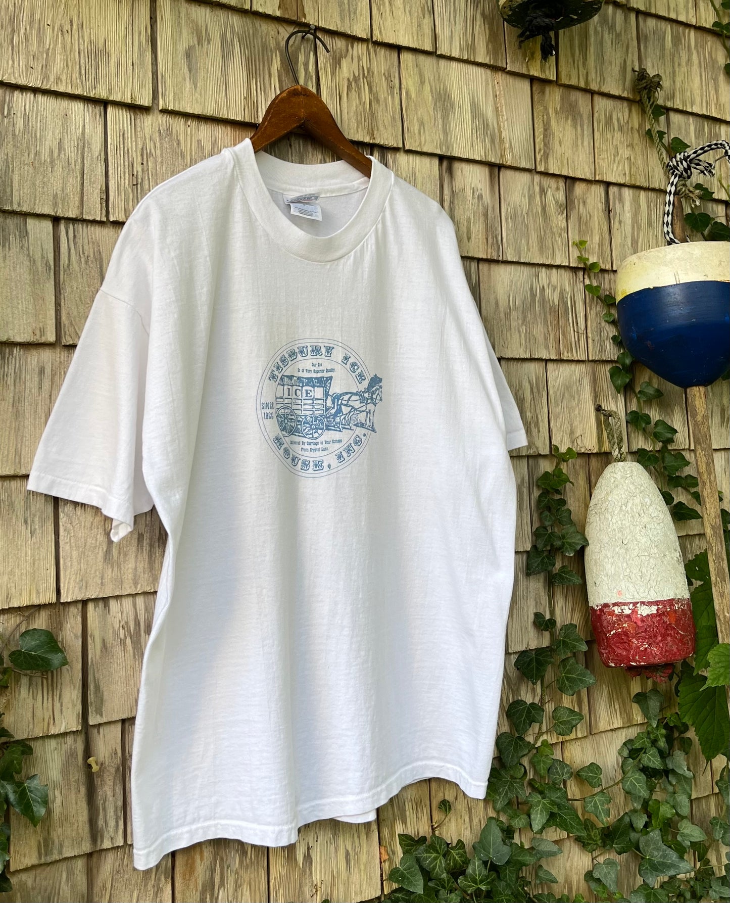 90s Tisbury Ice House Inc. Martha’s Vineyard T-Shirt (L/XL)