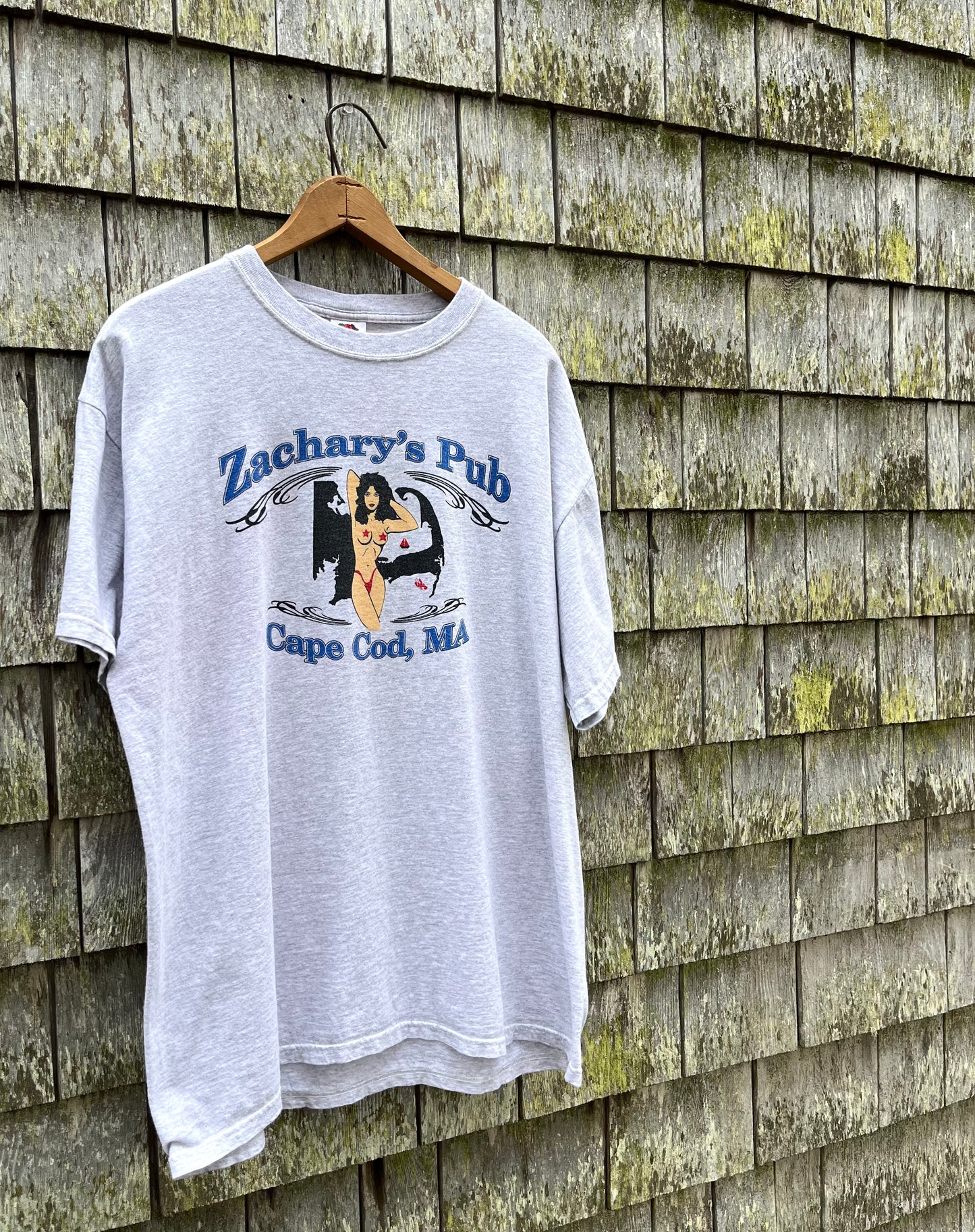 00s Zachary’s Pub Mashpee Cape Cod T-Shirt (L)
