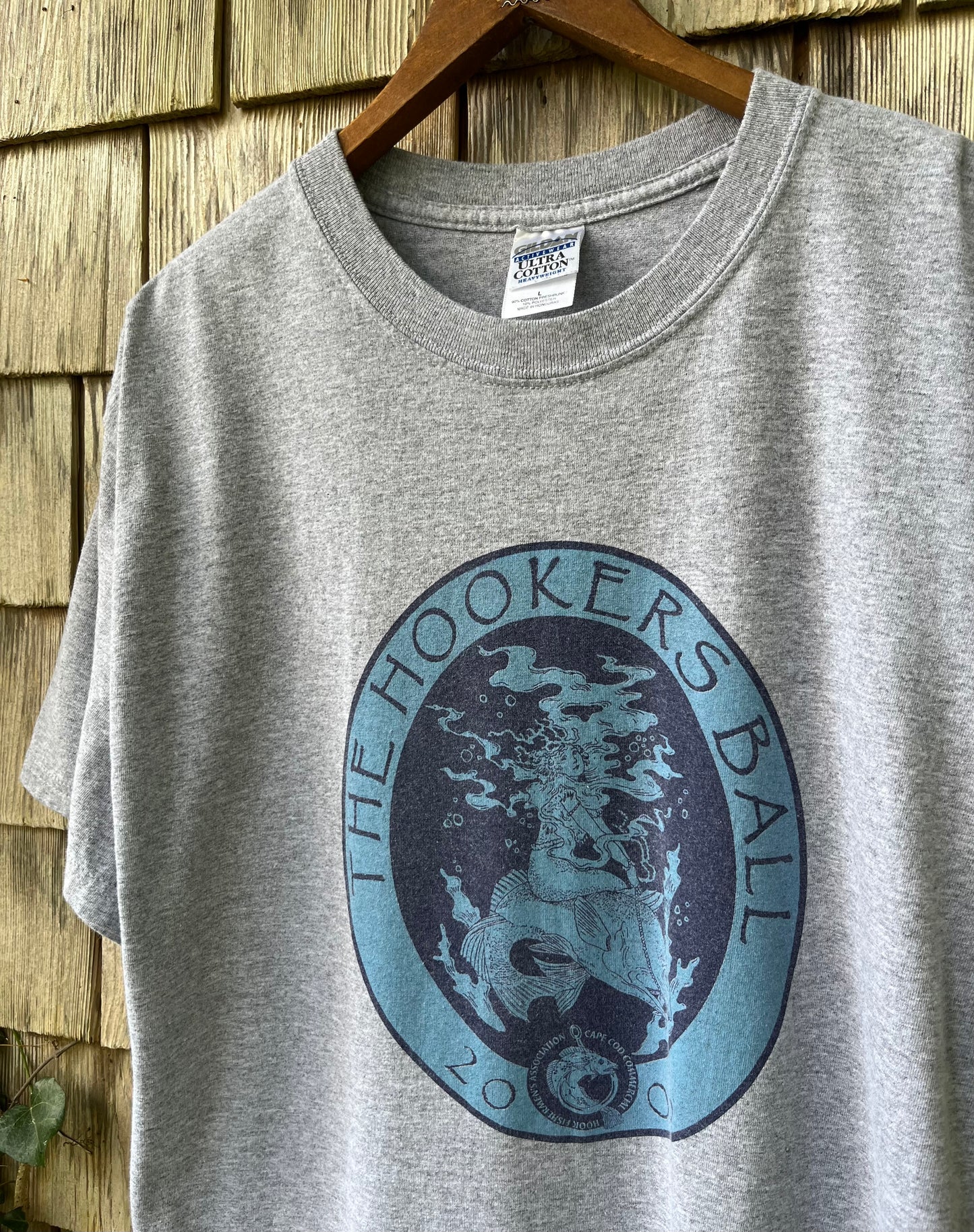 00s Hookers Ball Cape Cod Commercial Line Fishermen Benefit T-Shirt (L)