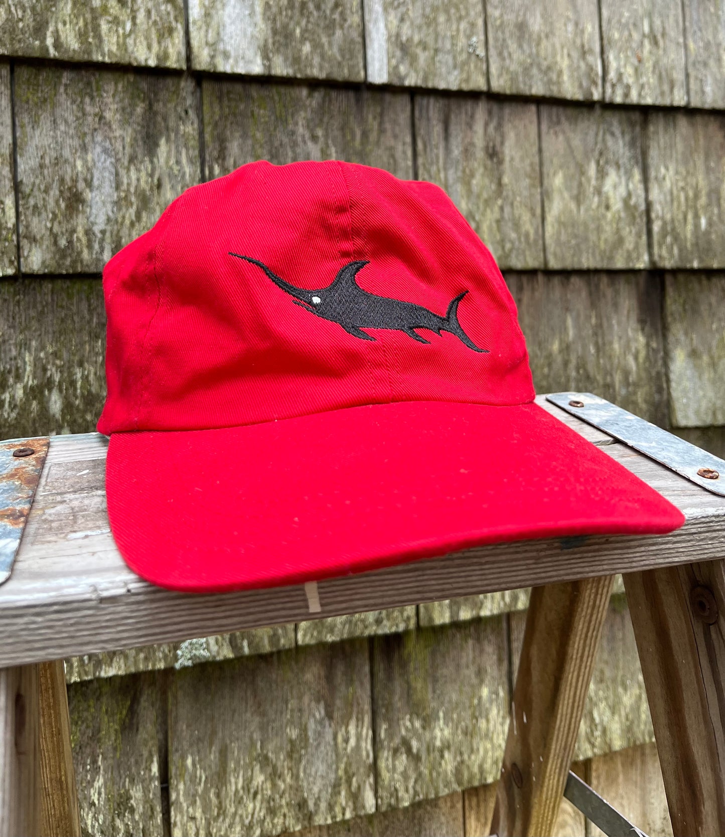 00s Larsen’s Seafood Market Menemsha MV Strapback Cap (OSFA)