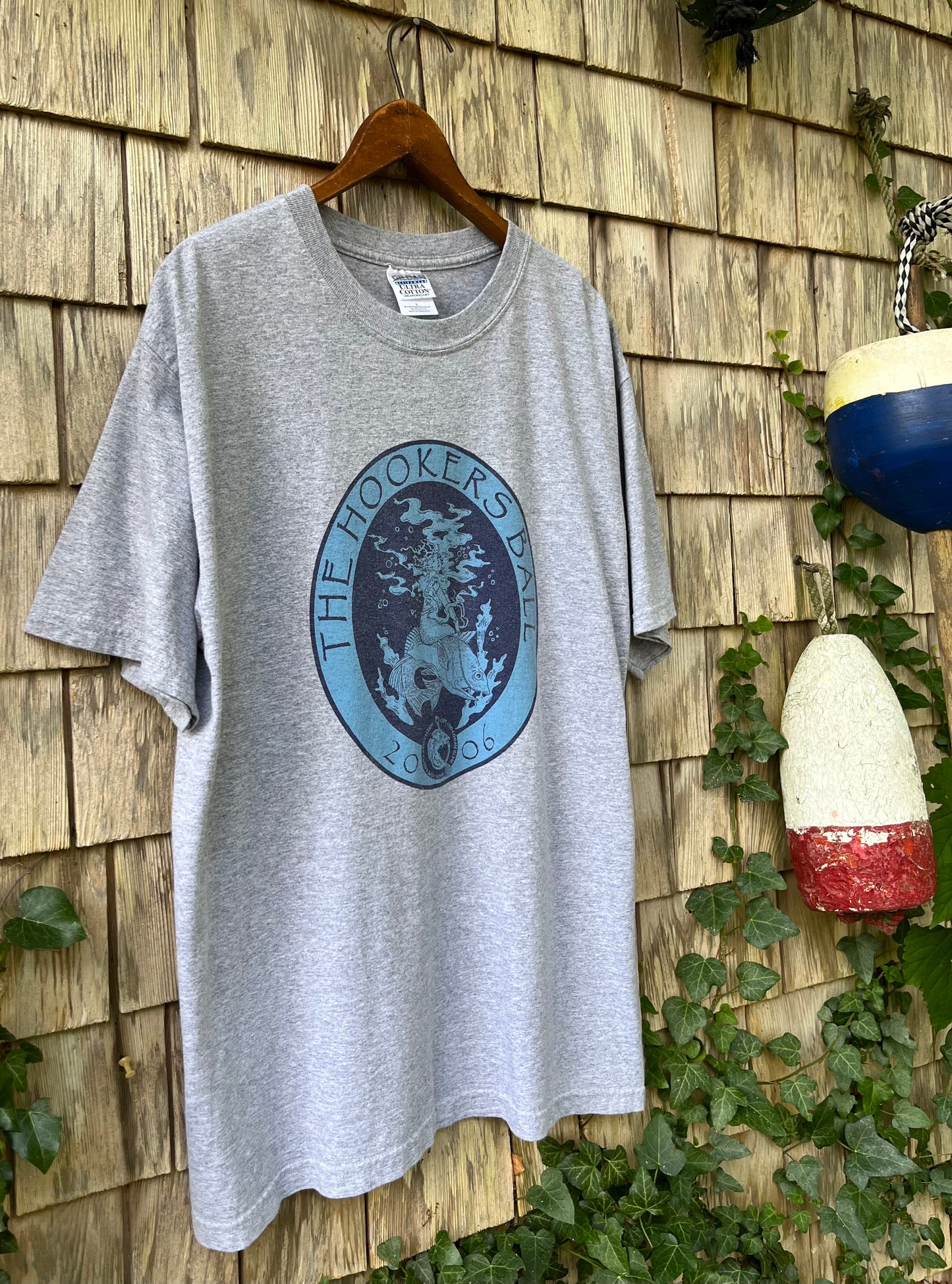 00s Hookers Ball Cape Cod Commercial Line Fishermen Benefit T-Shirt (L)