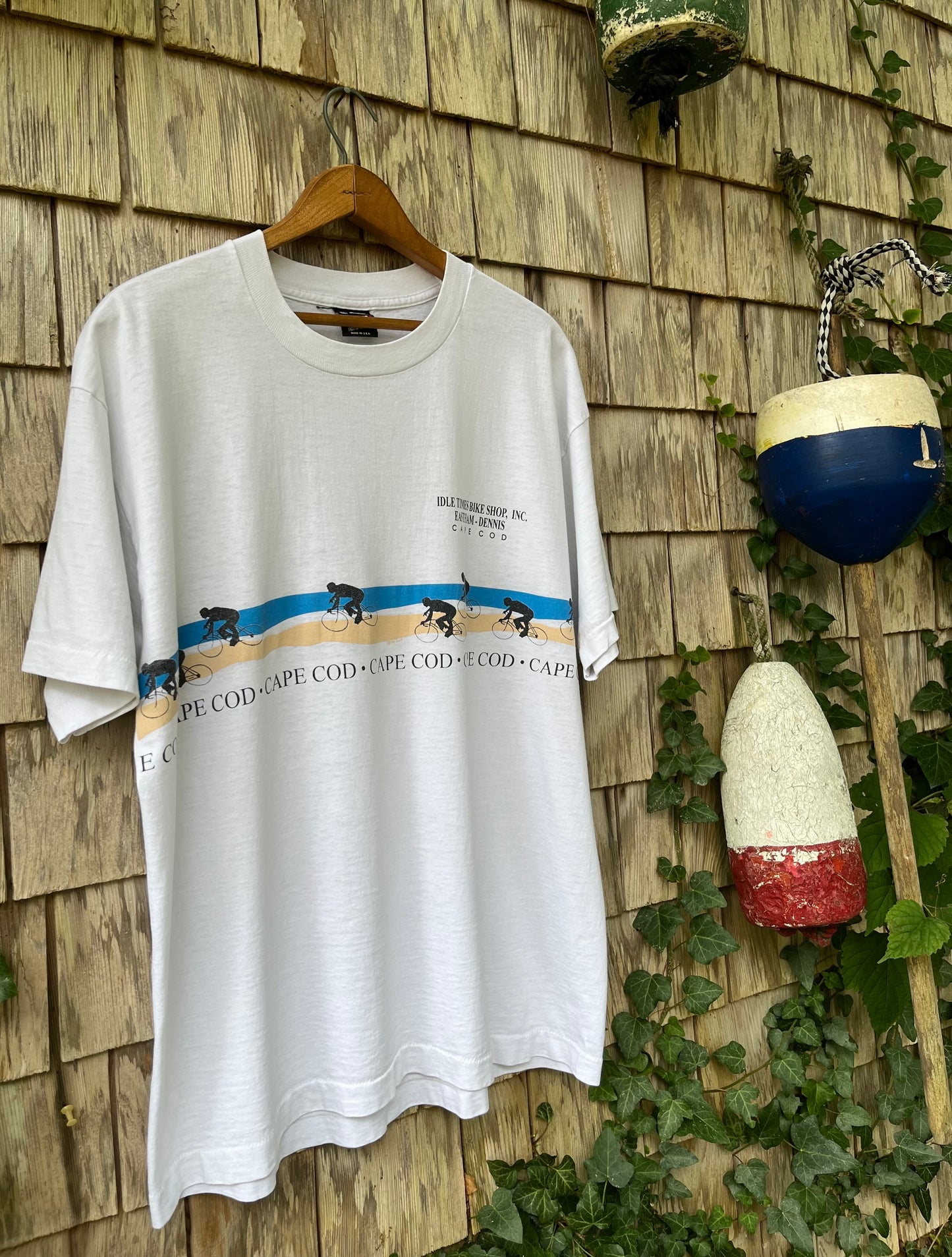 90s Idle Times Bike Shop Eastham Wraparound Print T-Shirt (XL)