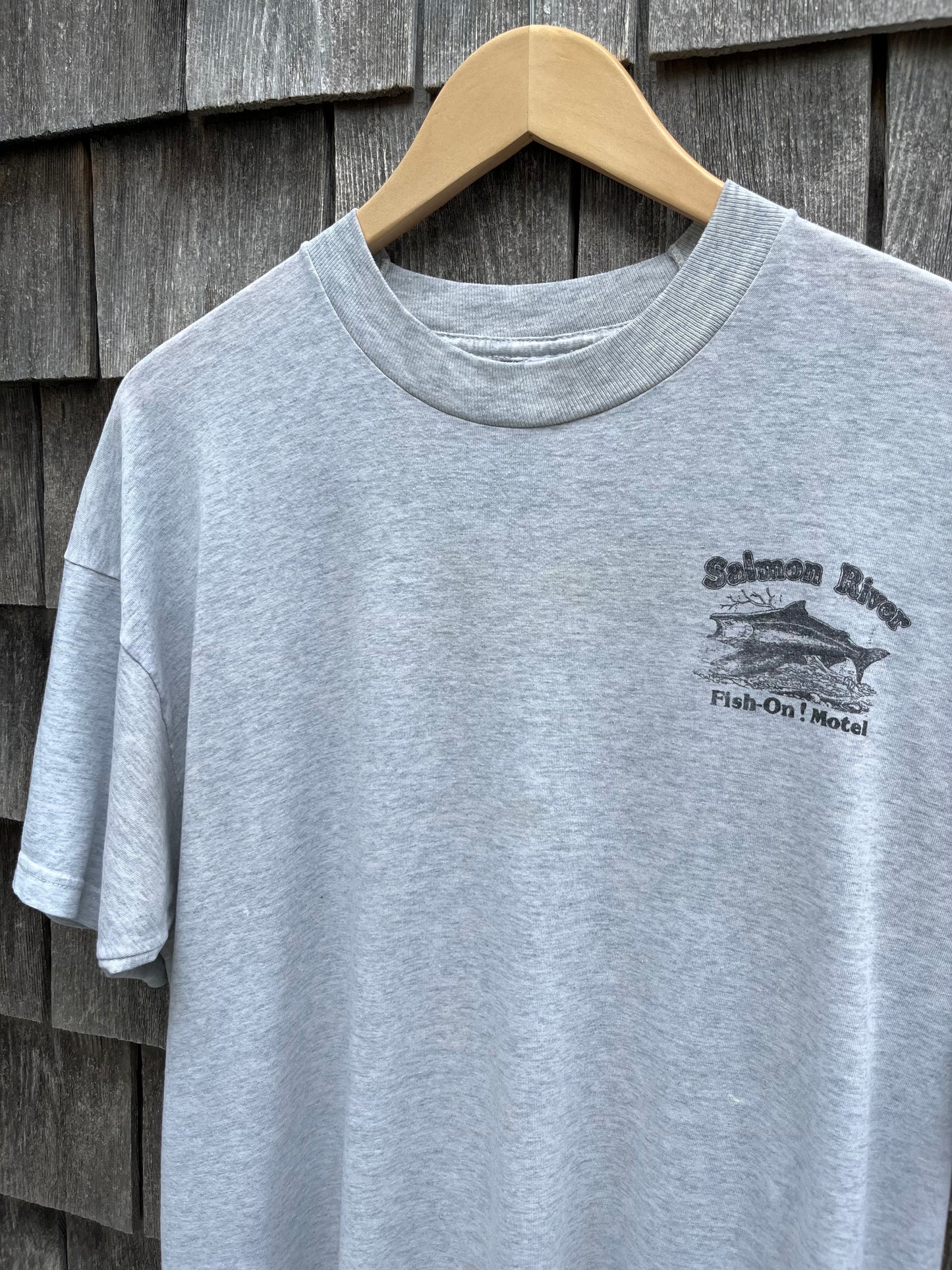 90s Pulaski NY Salmon River Fish On Motel T-Shirt (L)