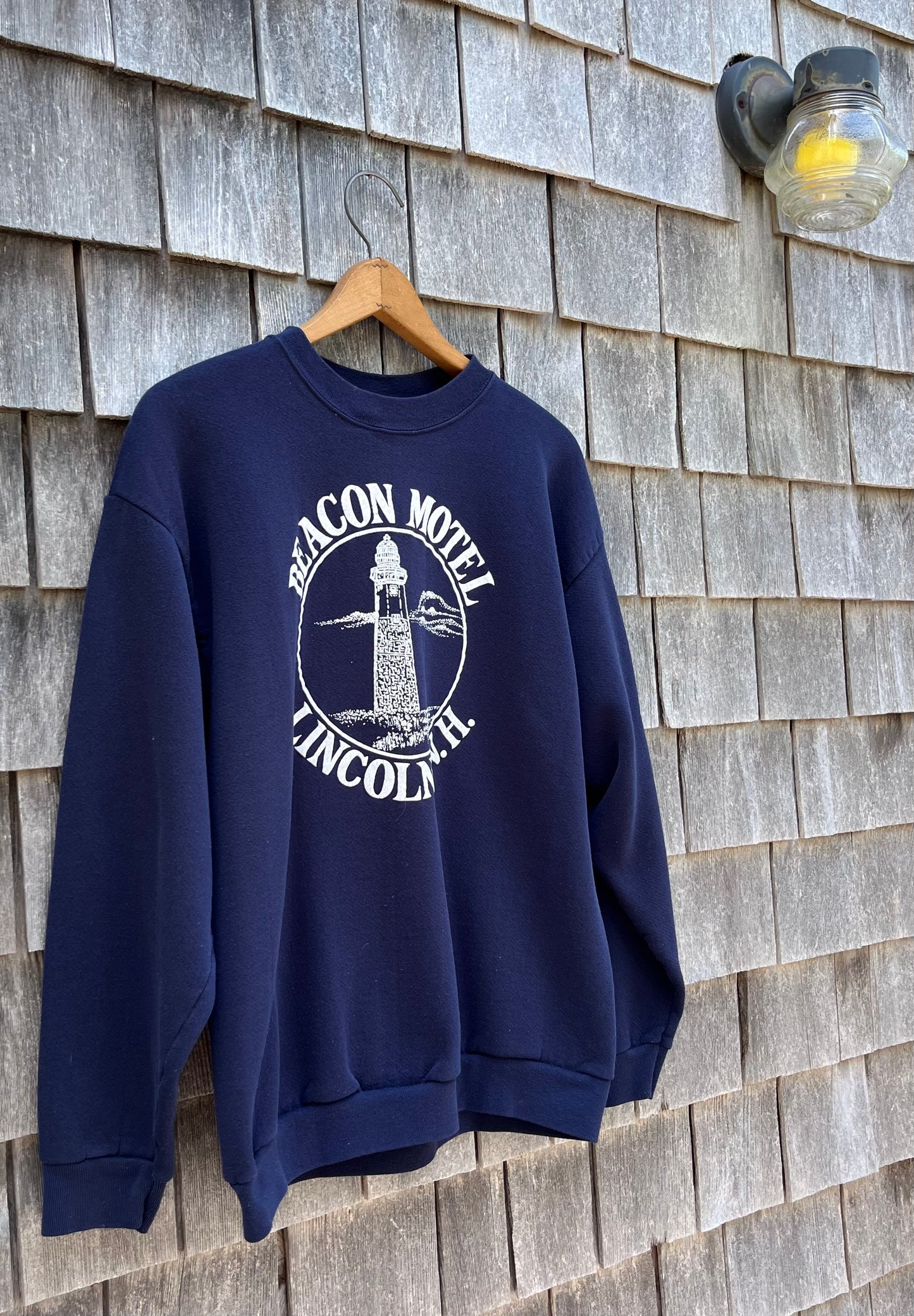 90s Beacon Motel Lincoln New Hampshire Crewneck Sweatshirt (L)