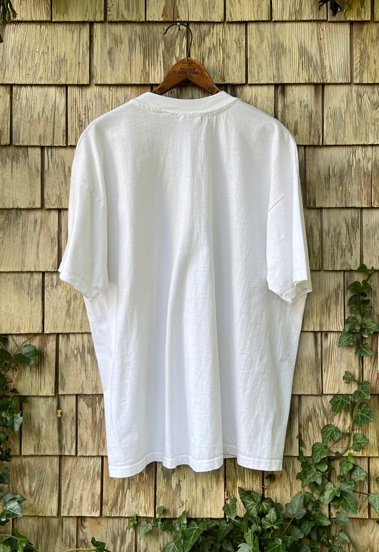 90s Tisbury Ice House Inc. Martha’s Vineyard T-Shirt (L/XL)