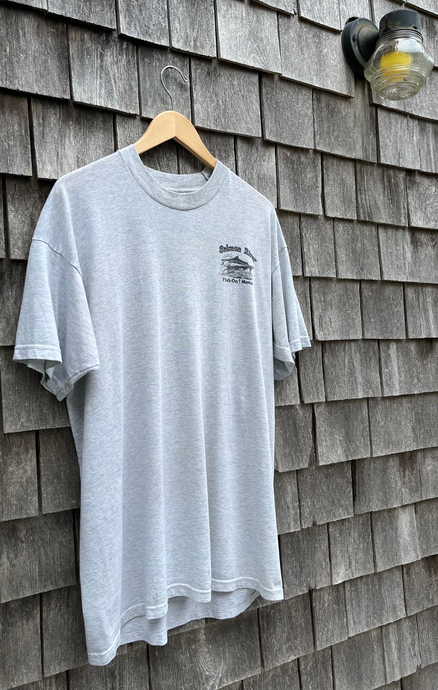 90s Pulaski NY Salmon River Fish On Motel T-Shirt (L)