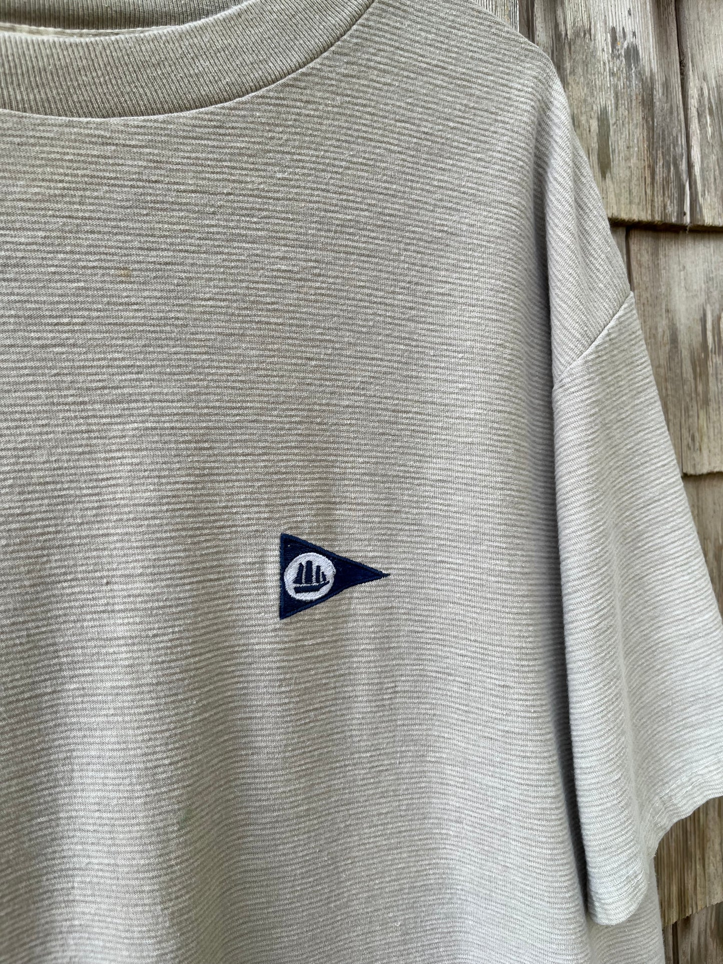 90s Yacht Club Burgee Flag Texture Stripe T-Shirt (L)