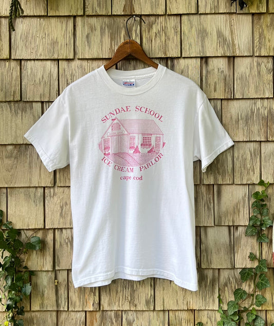 00s Sundae School Ice Cream Shop Dennisport T-Shirt (S)