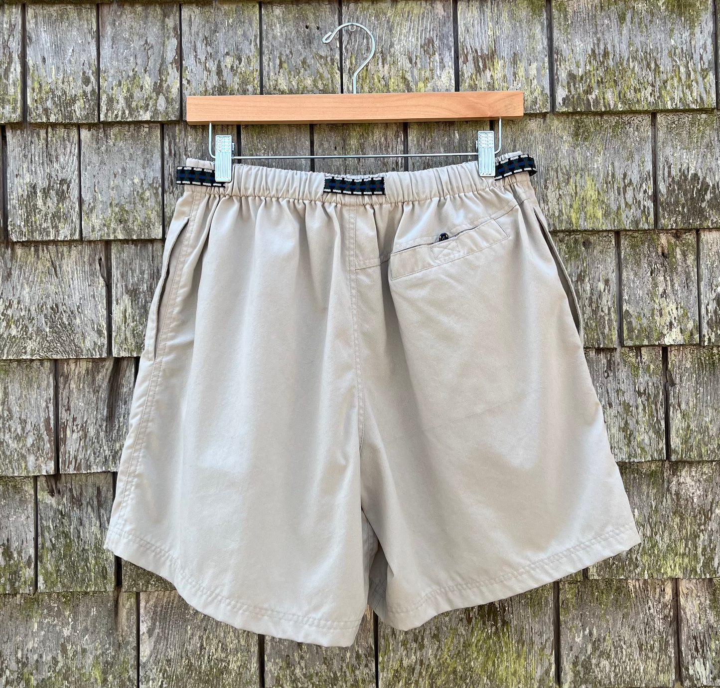 90s Black Dog Martha’s Vineyard Nylon Strap Shorts (32"/6.5")