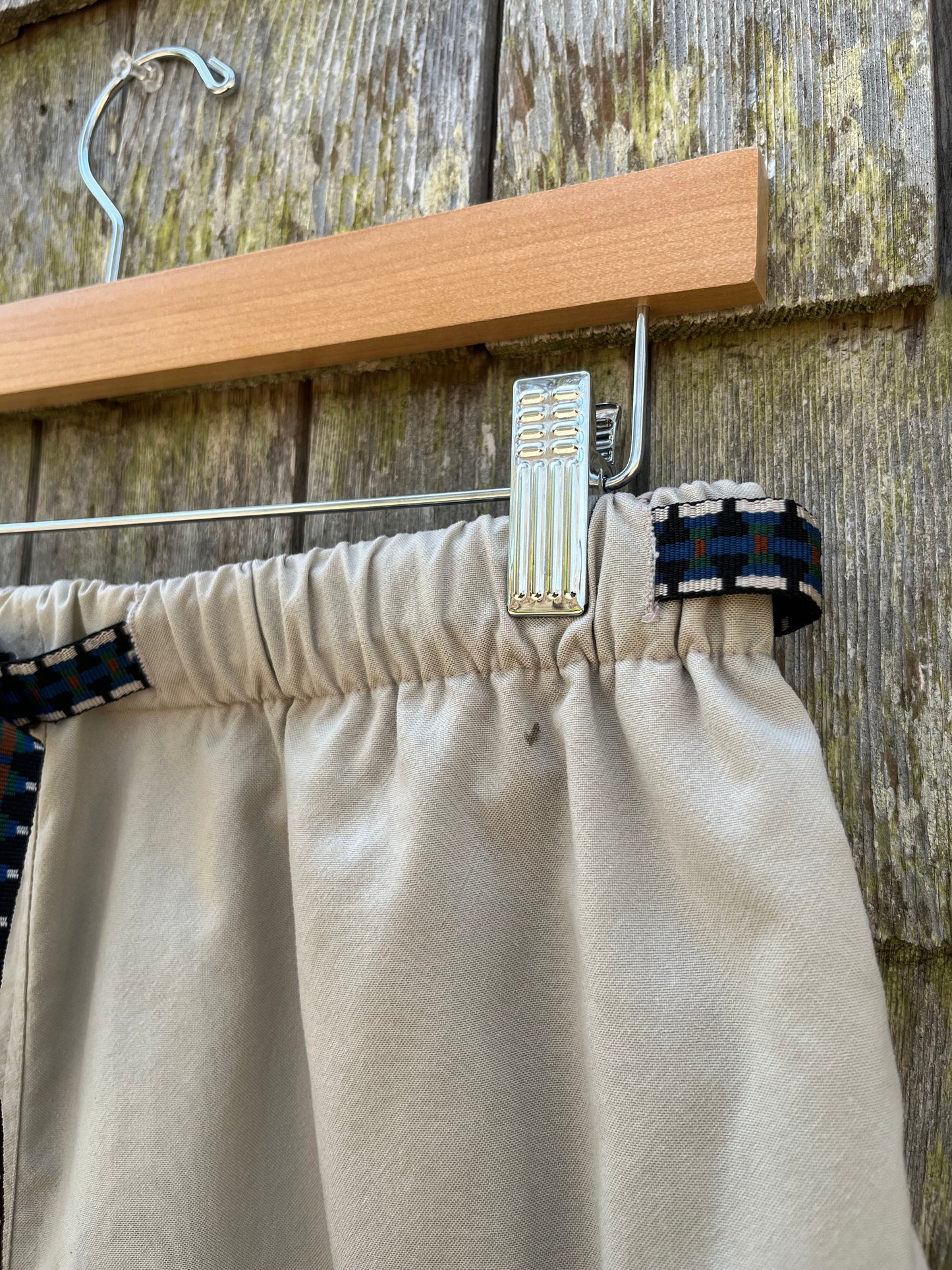 90s Black Dog Martha’s Vineyard Nylon Strap Shorts (32"/6.5")