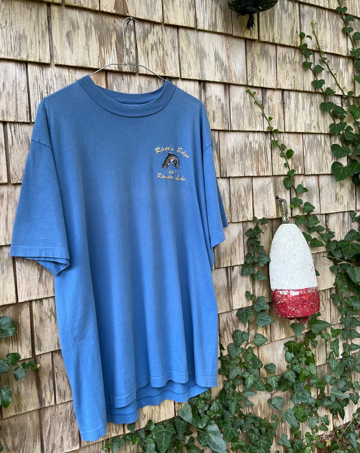90s River's Edge Sports Shop Rangeley Lake Maine Embroidered T-Shirt (L)