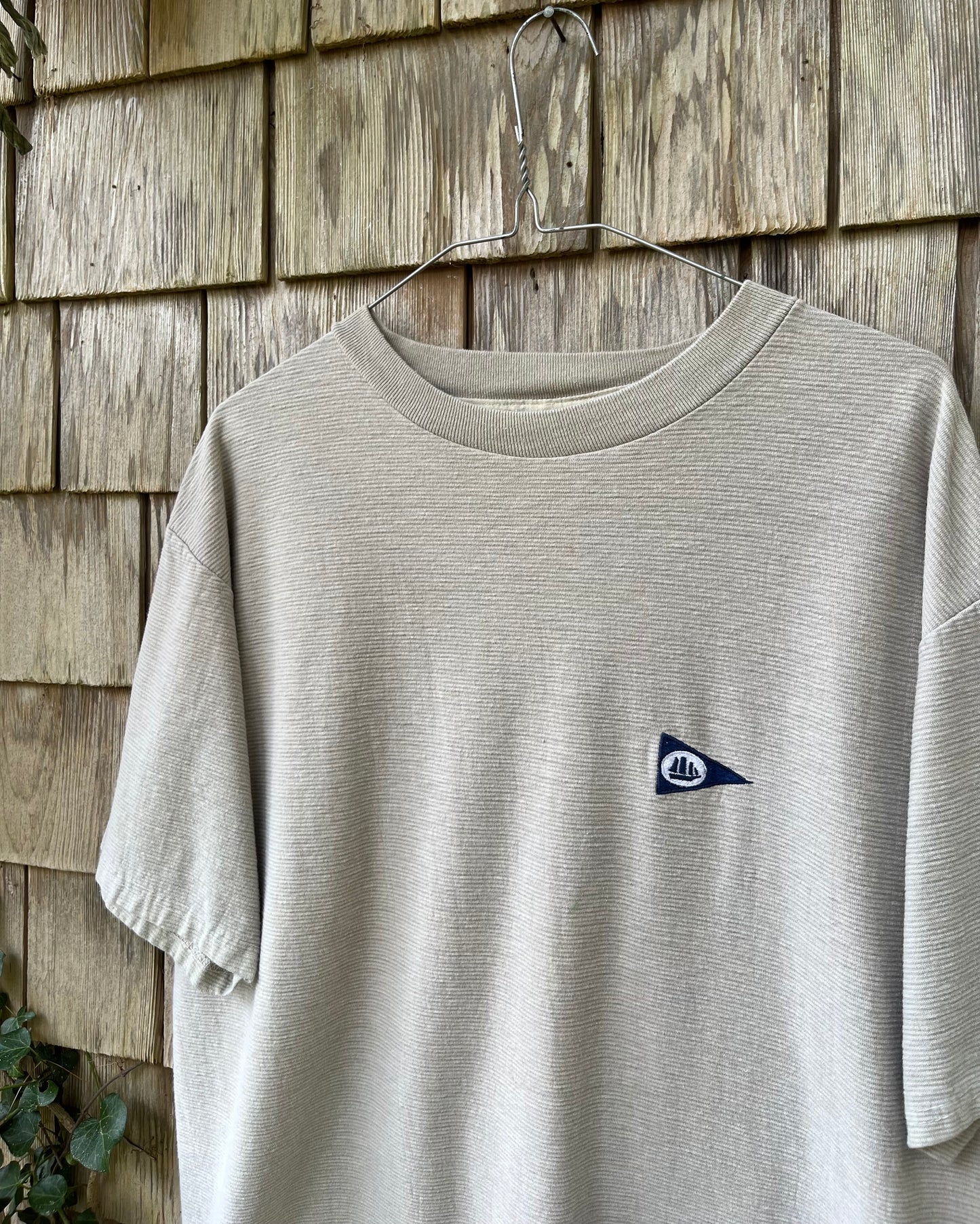 90s Yacht Club Burgee Flag Texture Stripe T-Shirt (L)