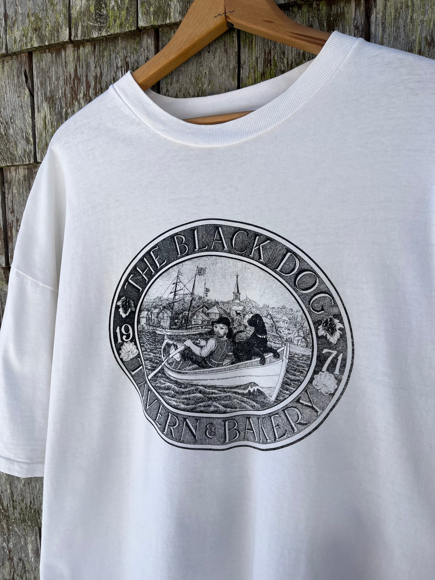 90s The Black Dog Martha's Vineyard Tavern & Bakery T-Shirt (XL)