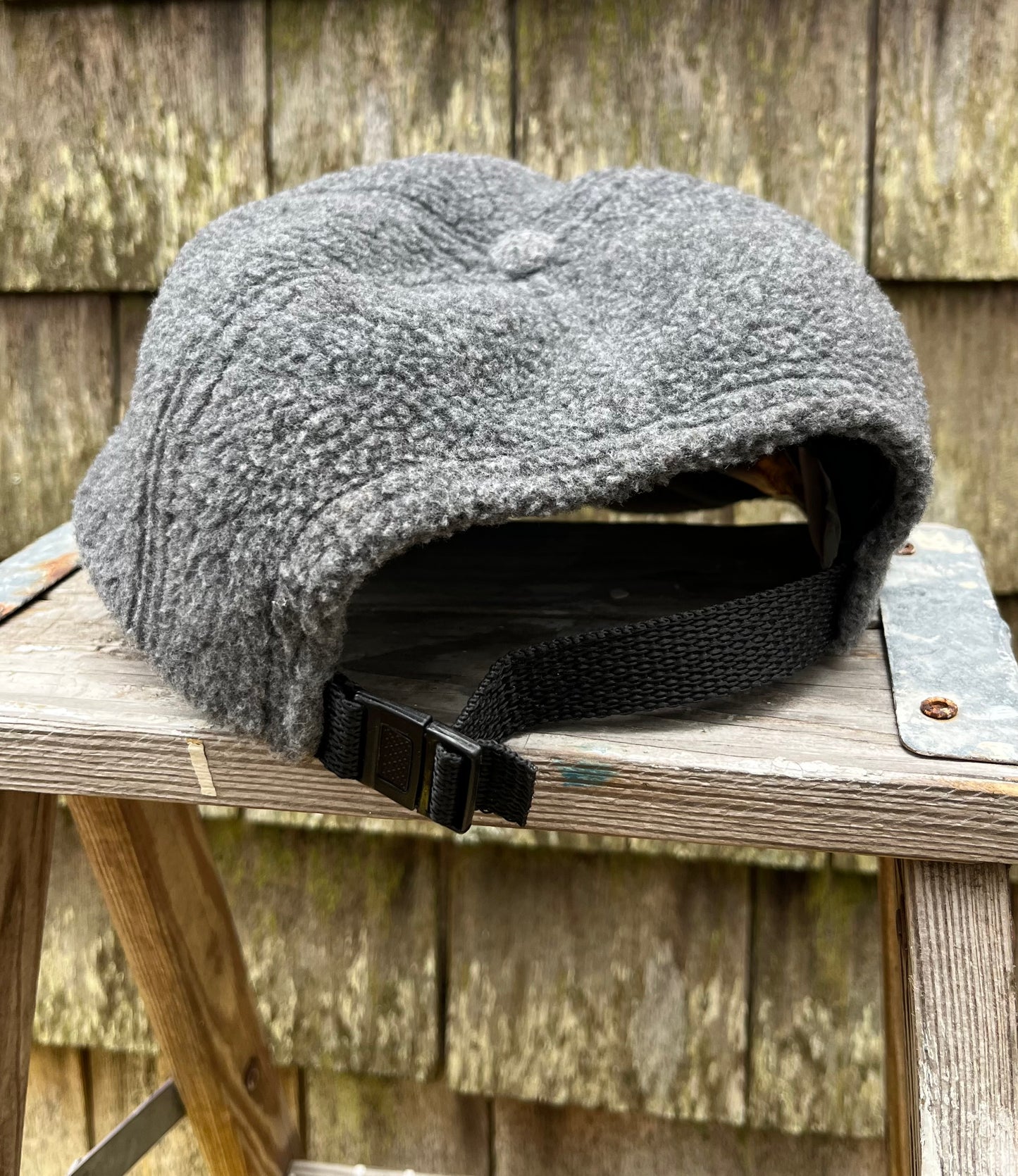 90s The Black Dog Pile Fleece Strapback Cap (OSFA)