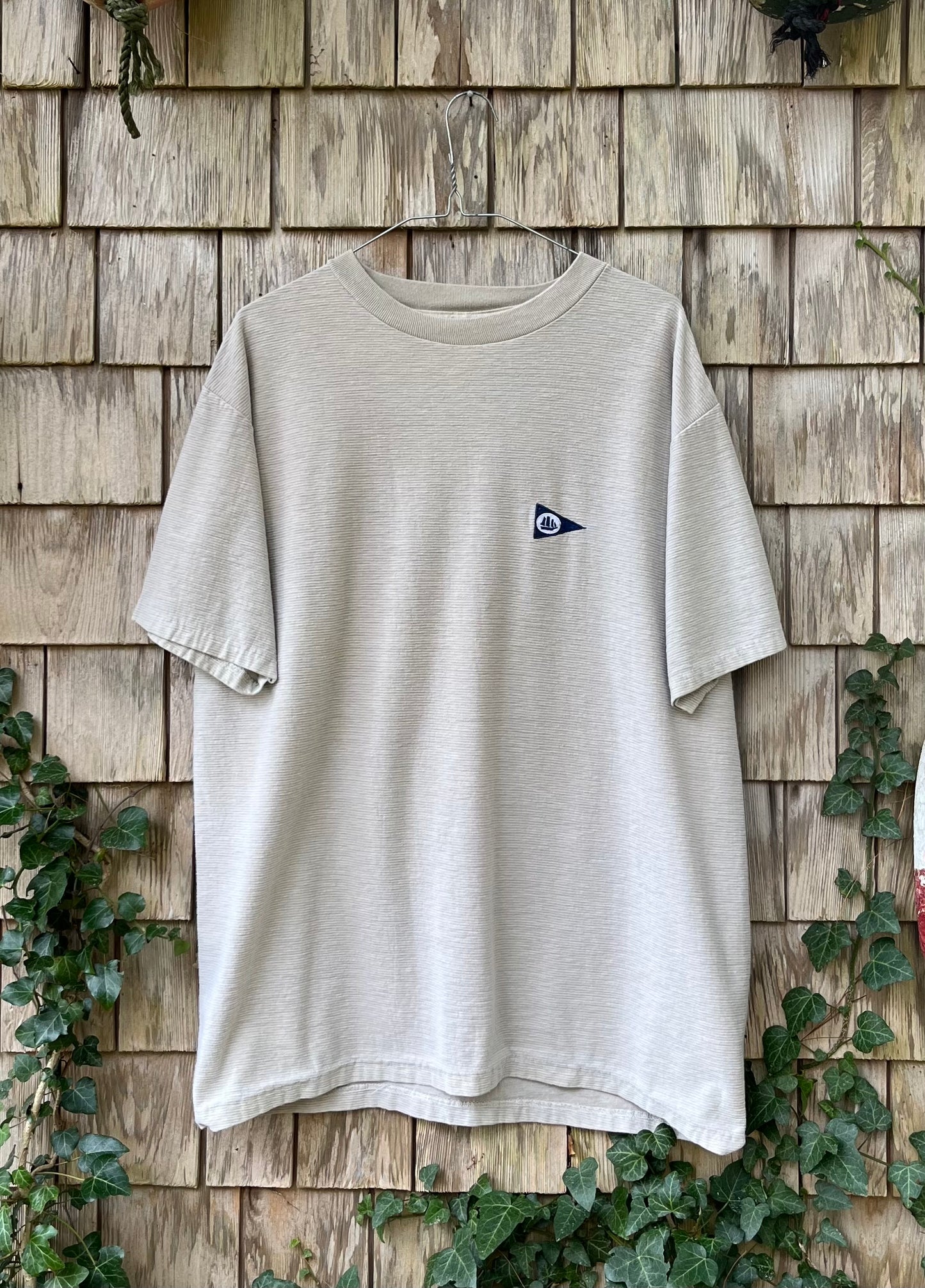 90s Yacht Club Burgee Flag Texture Stripe T-Shirt (L)