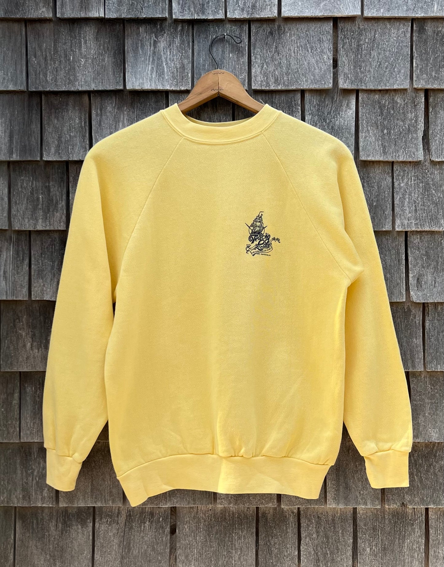 80s Teach’s Lair Island Yacht Club Cape Hatteras North Carolina Crewneck Sweatshirt (L)