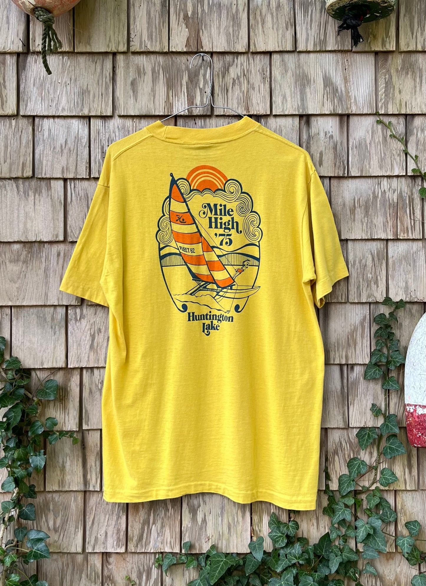 70s House of the Cat Sailing Center Mile High Hobie Regatta Huntington Lake California T-Shirt (M/L)