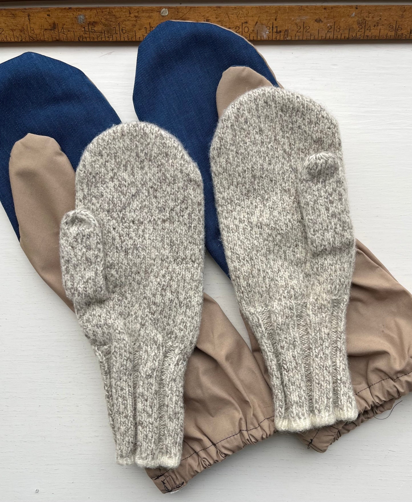 70s Eastern Mountain Sports Boston Mitts (Large)