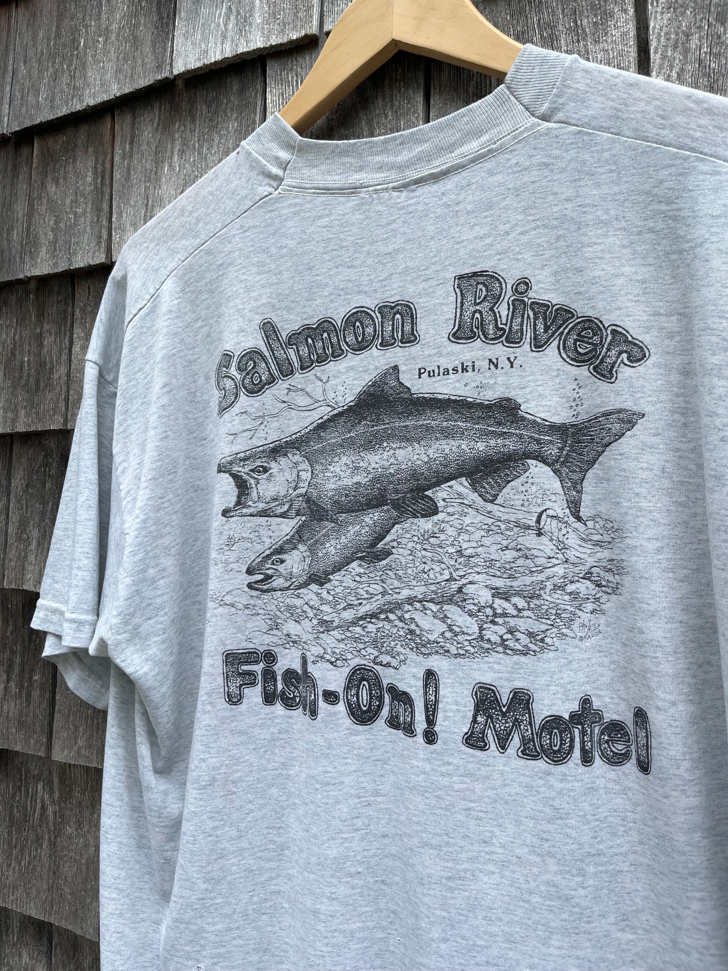 90s Pulaski NY Salmon River Fish On Motel T-Shirt (L)