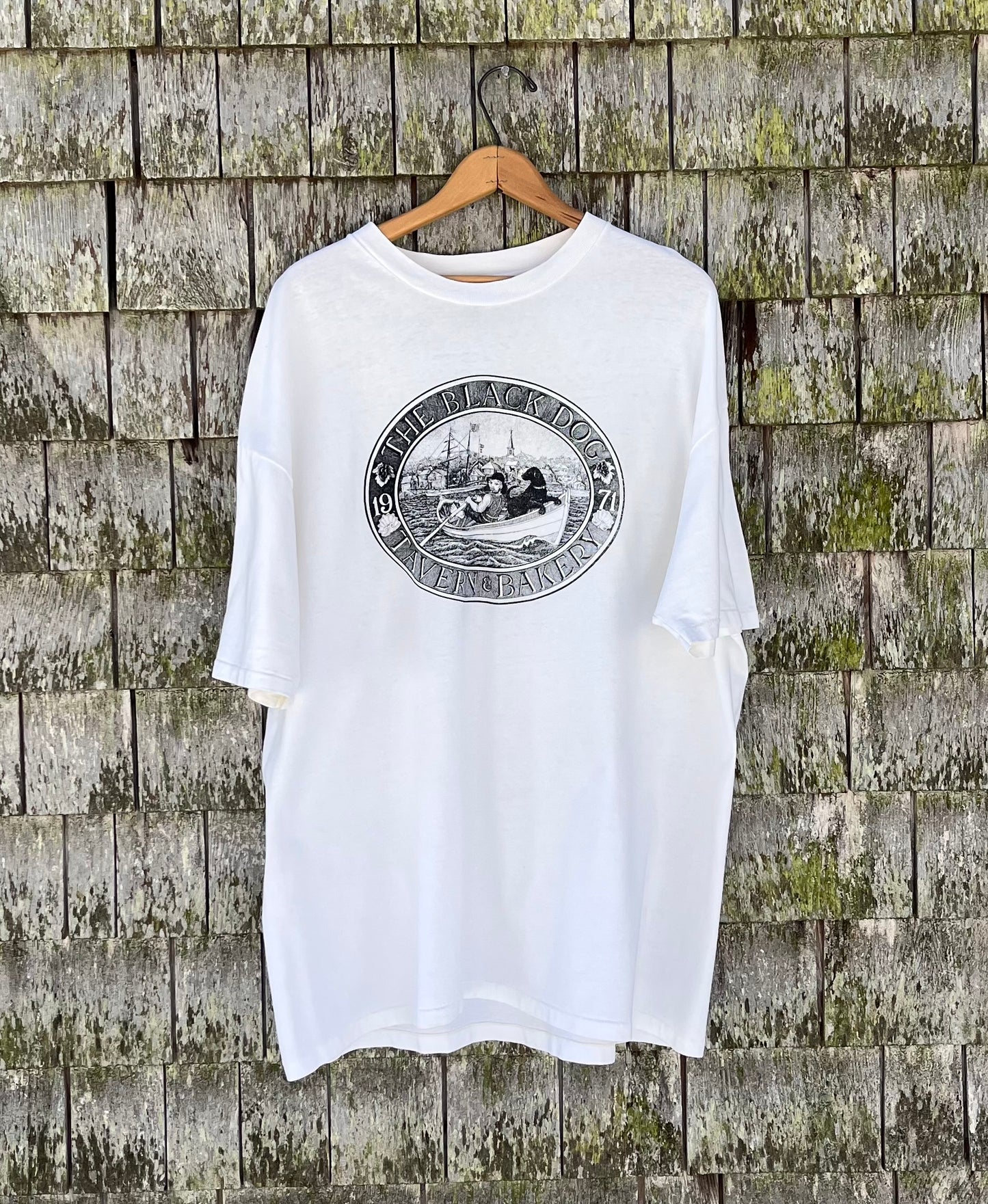 90s The Black Dog Martha's Vineyard Tavern & Bakery T-Shirt (XL)