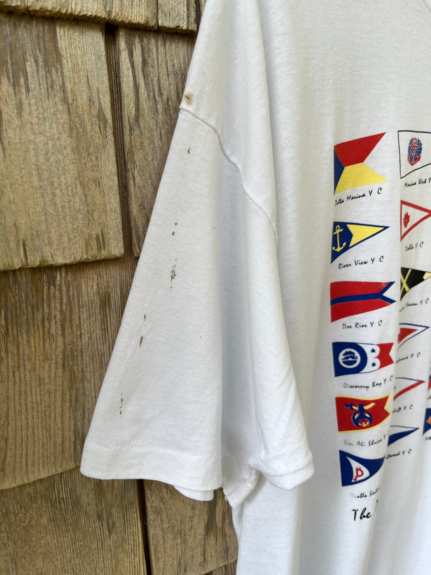90s California Delta Yacht Clubs Burgee Flags T-Shirt (L/XL)