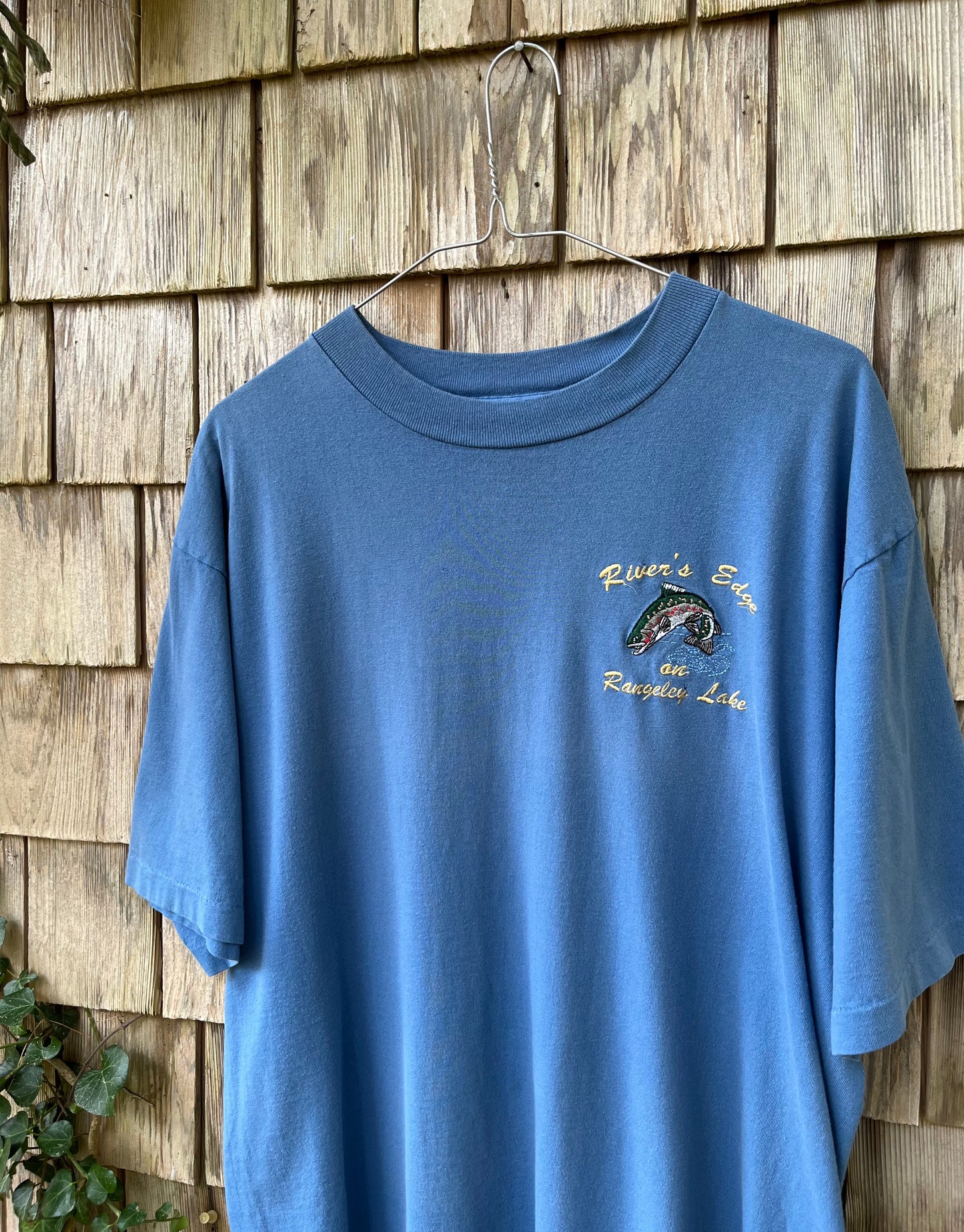 90s River's Edge Sports Shop Rangeley Lake Maine Embroidered T-Shirt (L)
