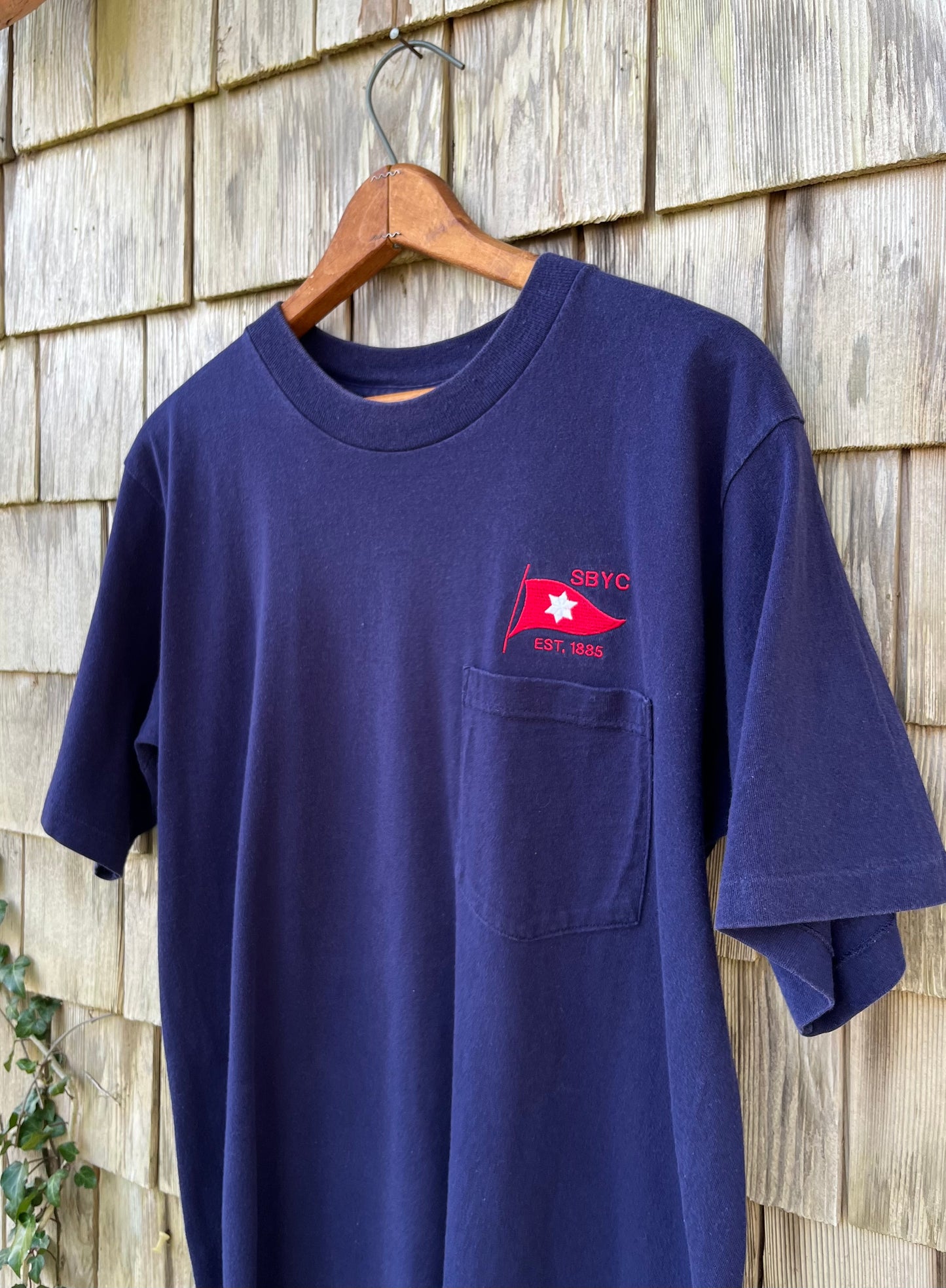 90s Sandy Bay Yacht Club Rockport MA Pocket T-Shirt (M)