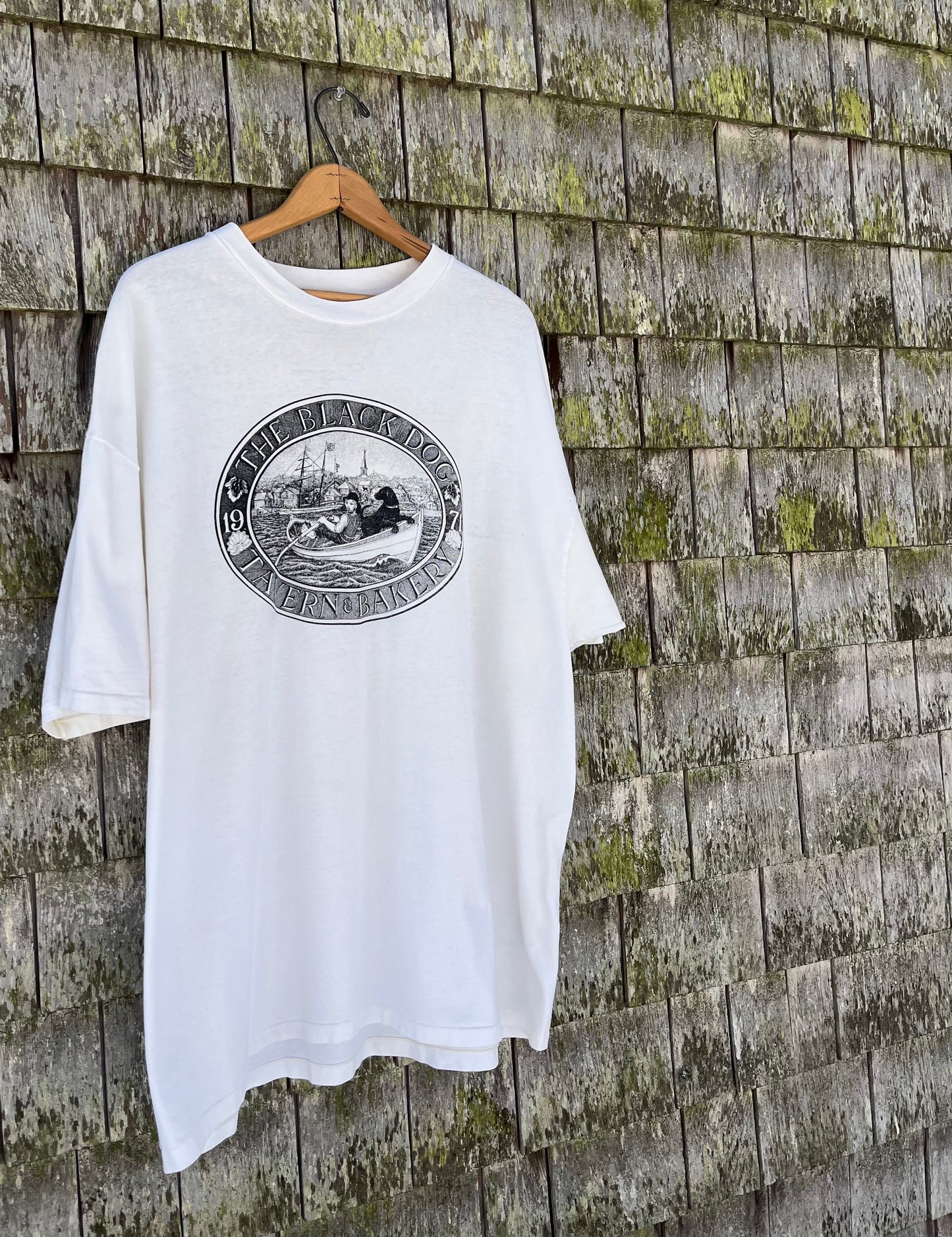 90s The Black Dog Martha's Vineyard Tavern & Bakery T-Shirt (XL)