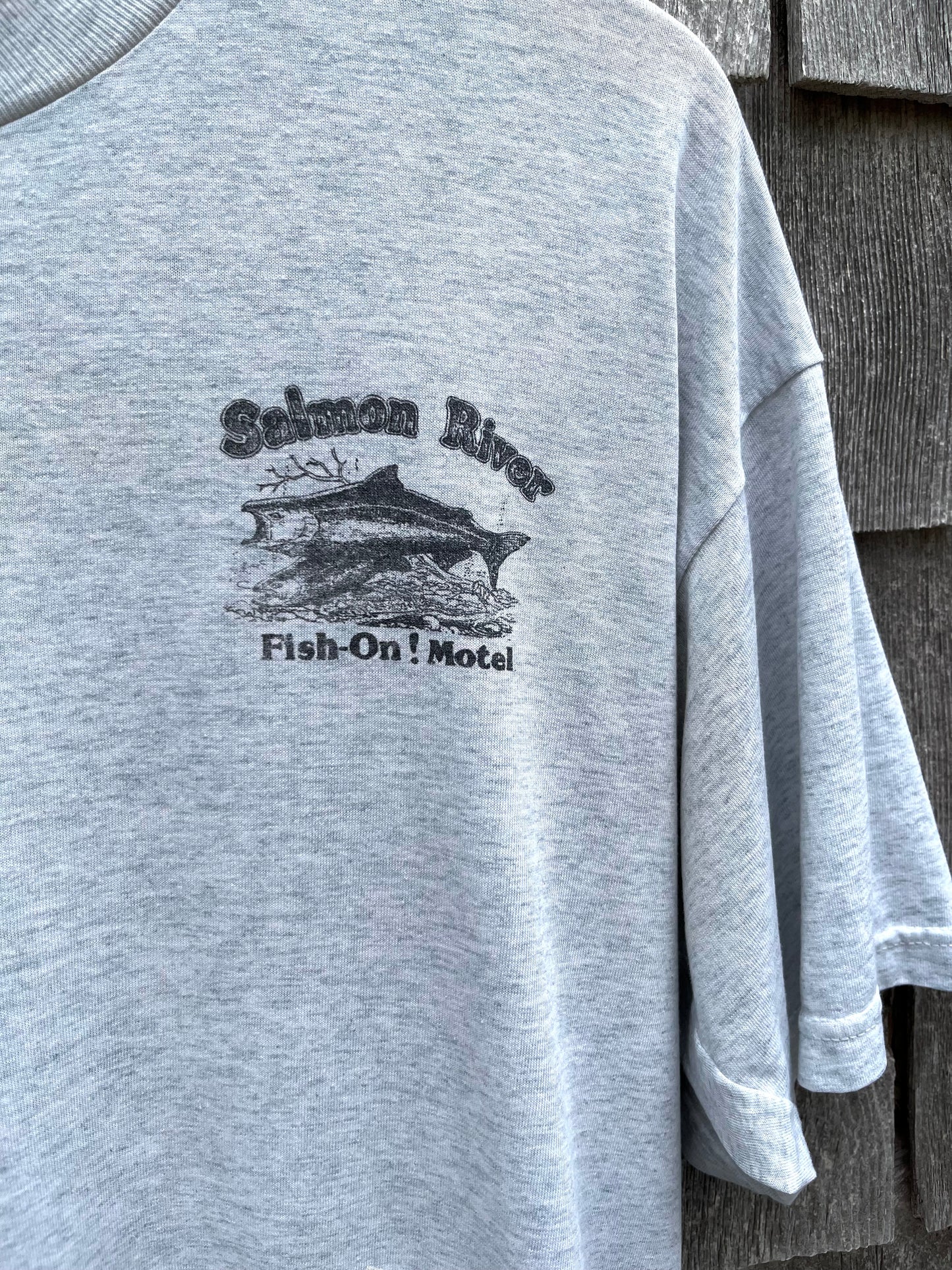 90s Pulaski NY Salmon River Fish On Motel T-Shirt (L)