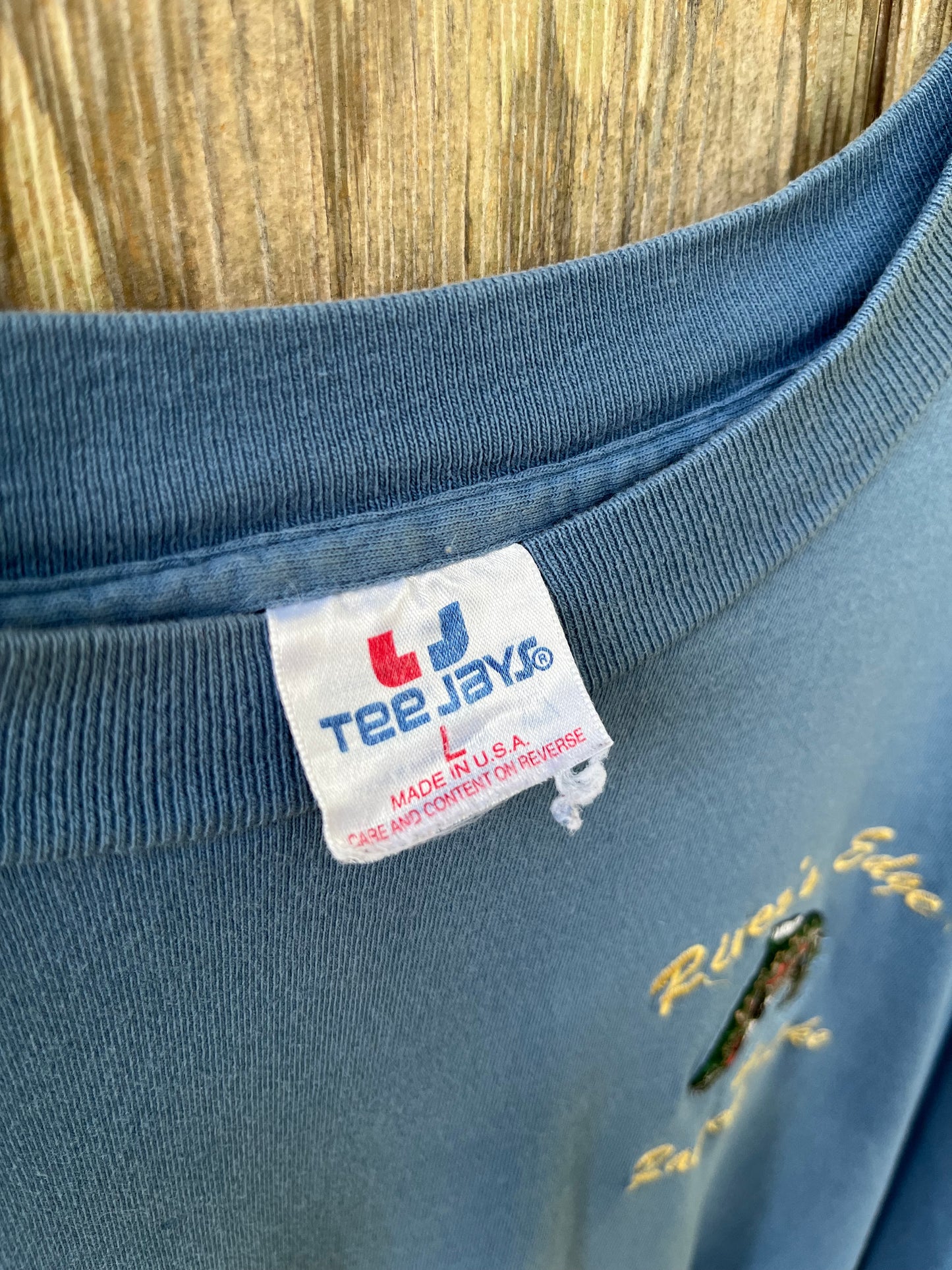 90s River's Edge Sports Shop Rangeley Lake Maine Embroidered T-Shirt (L)