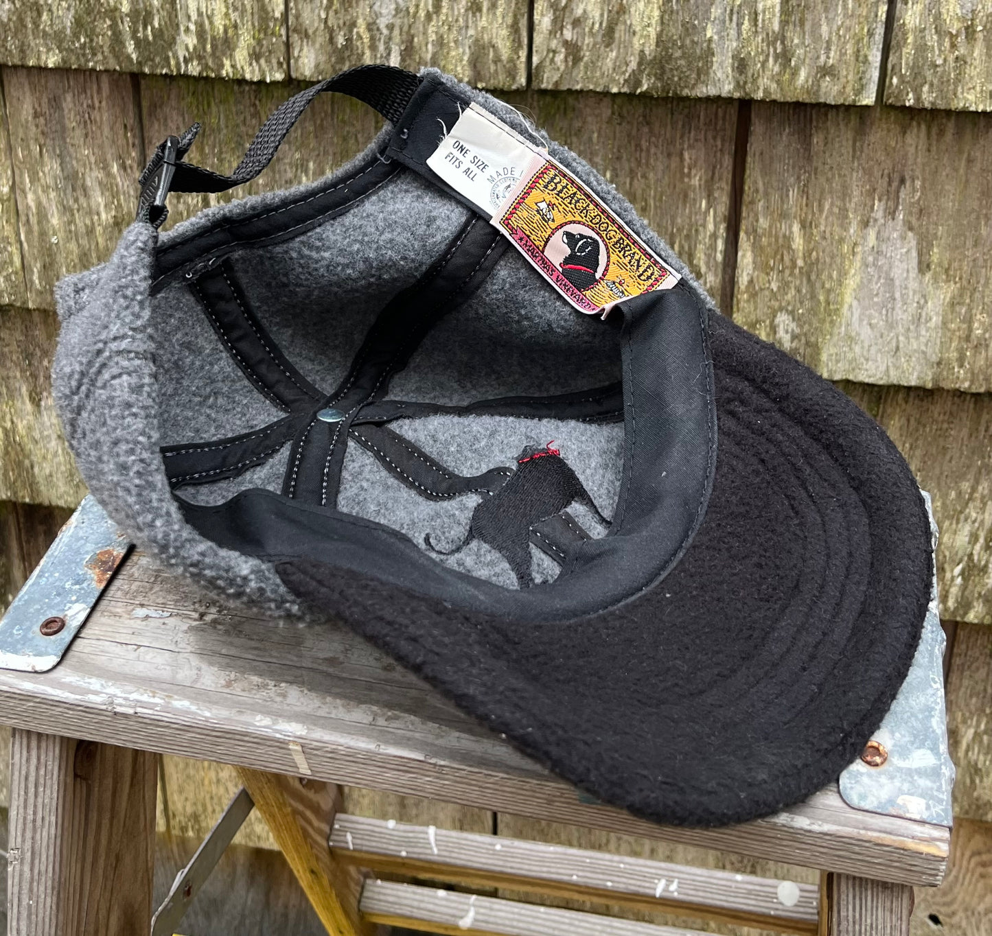 90s The Black Dog Pile Fleece Strapback Cap (OSFA)